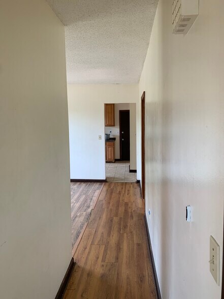 Building Photo - 4 Flower St