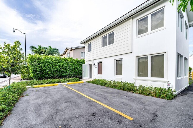 Building Photo - 3160 S Le Jeune Rd