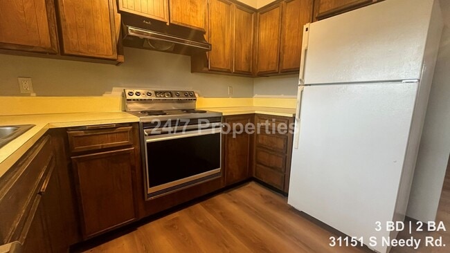 Building Photo - Country Living in Canby - 3 BD | 2 BA Home