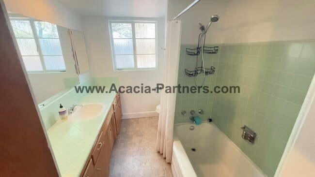 Building Photo - Three Bedroom Ranch Style Home