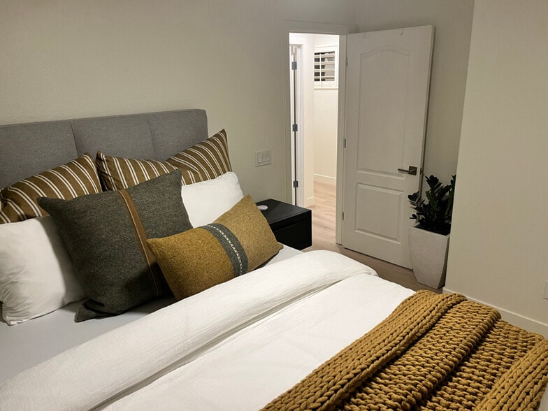 Building Photo - 4387 E Morrow Dr