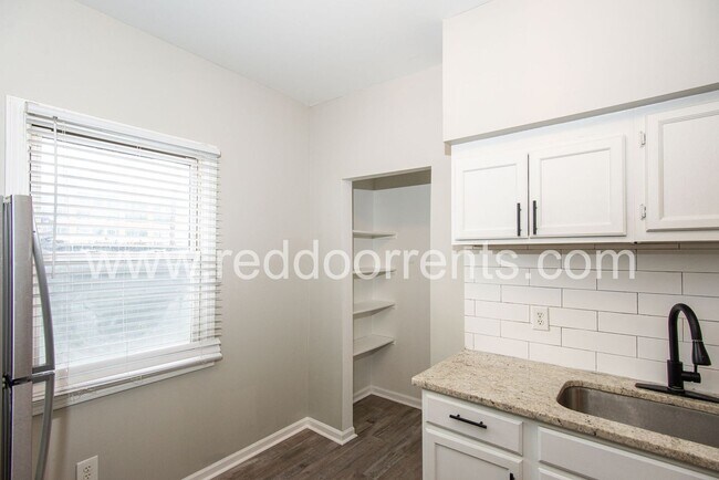 Building Photo - 1329 E Market St