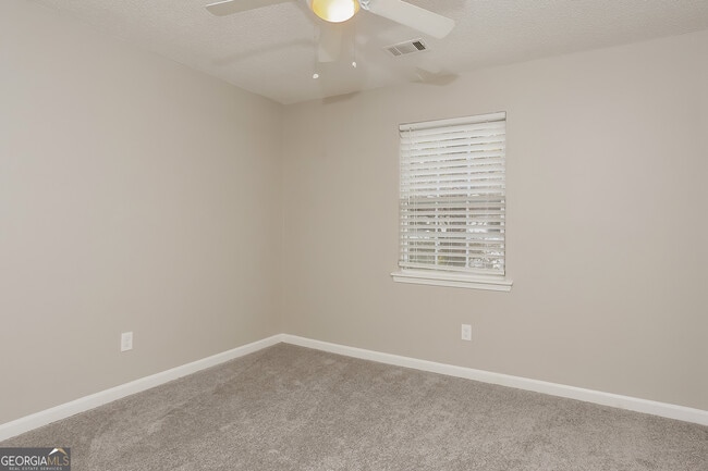 Building Photo - 2453 Crestdale Cir SE
