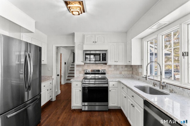 Building Photo - 153 Fillow St