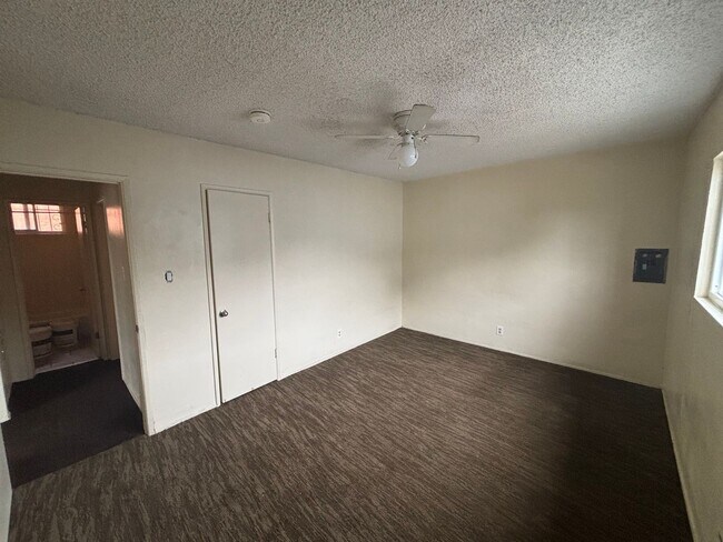 Building Photo - 229 E 89th St