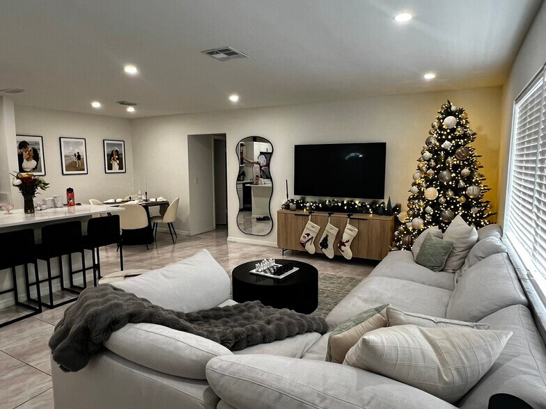 Building Photo - 3013 Albatross Rd