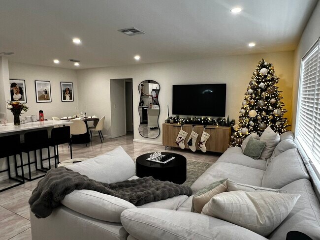 Building Photo - 3013 Albatross Rd