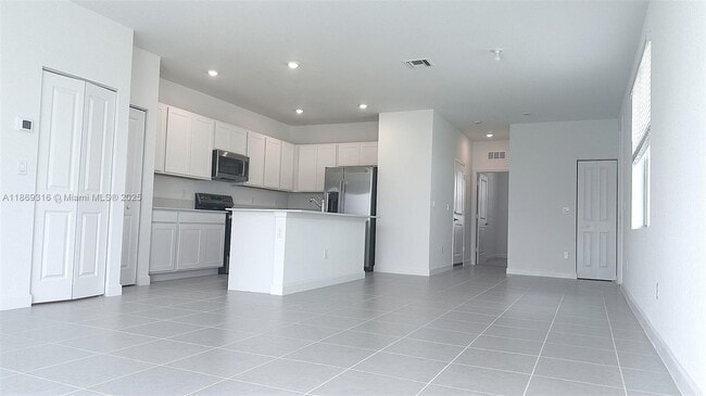 Building Photo - 538 Rivergrass St