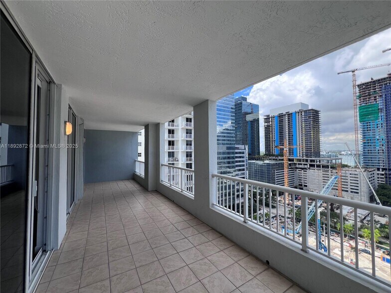 Building Photo - 170 SE 14th St