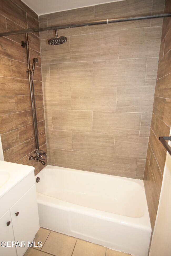 Building Photo - 3817 Thomason Ave