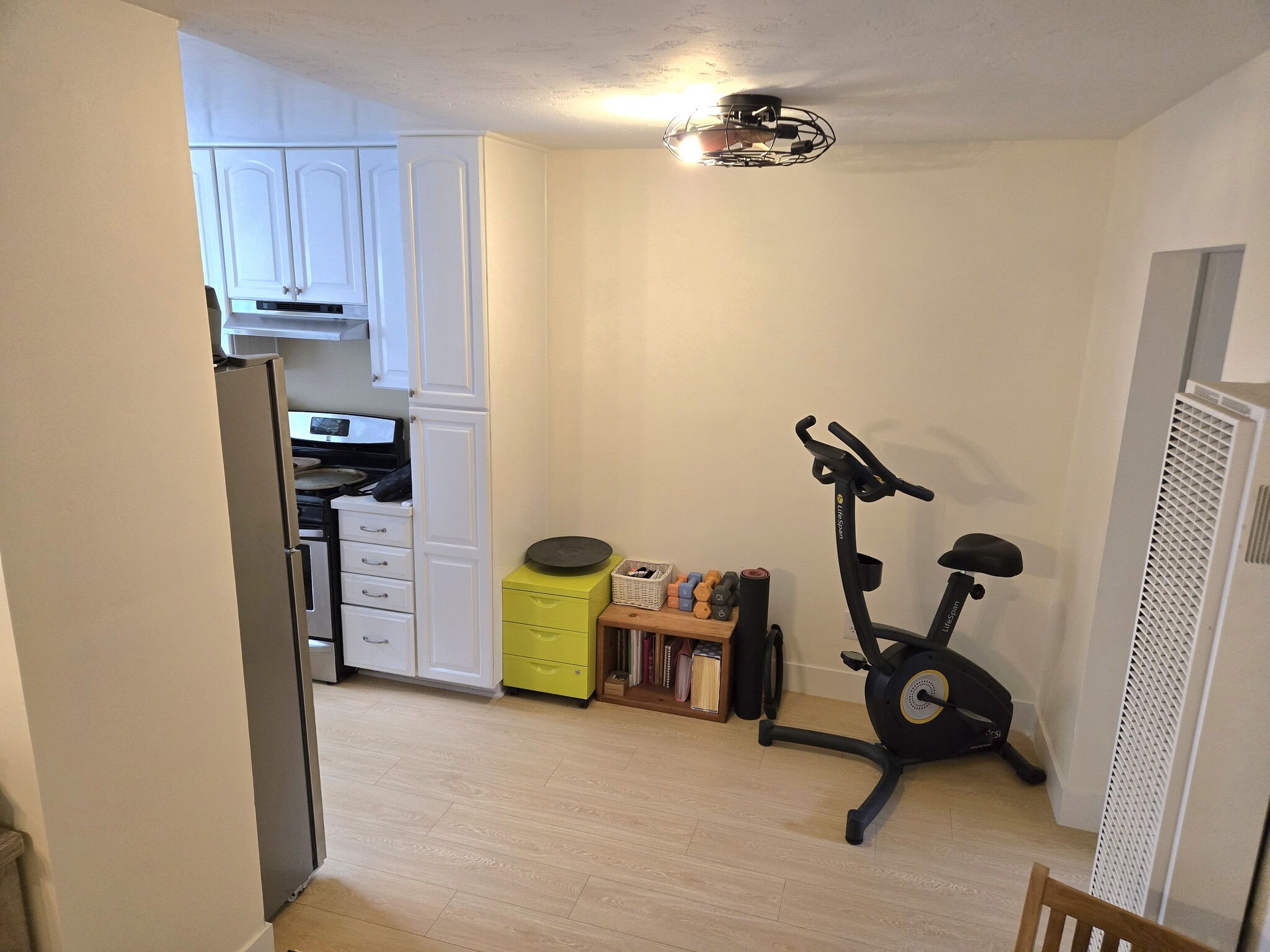 Building Photo - 4262 Wilson Ave