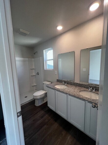 primary bathroom - 119 Villa Ln