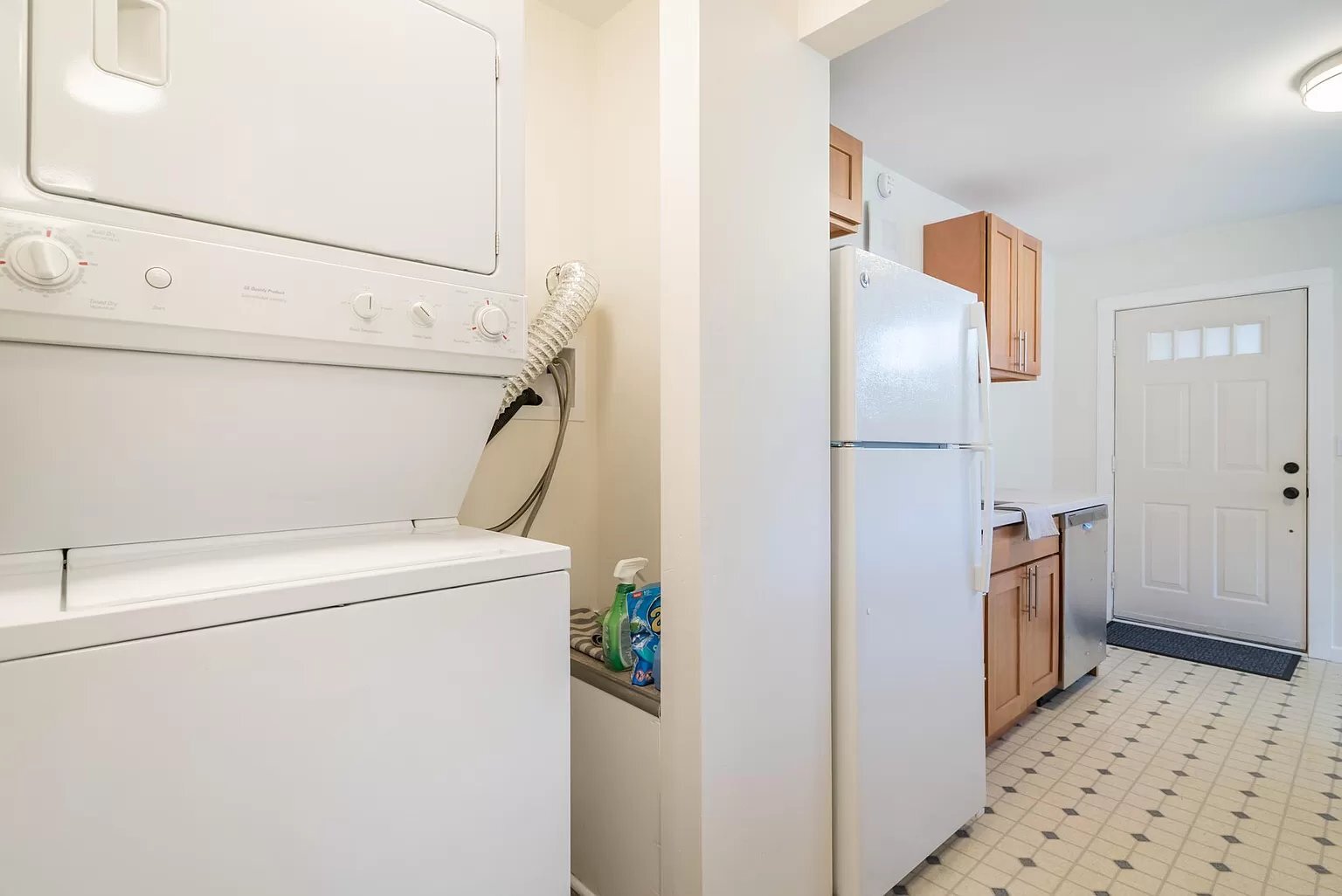 Building Photo - 1120 SW Broadway Dr