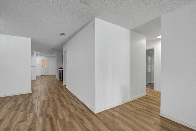 Building Photo - 5132 Bedfordshire Dr
