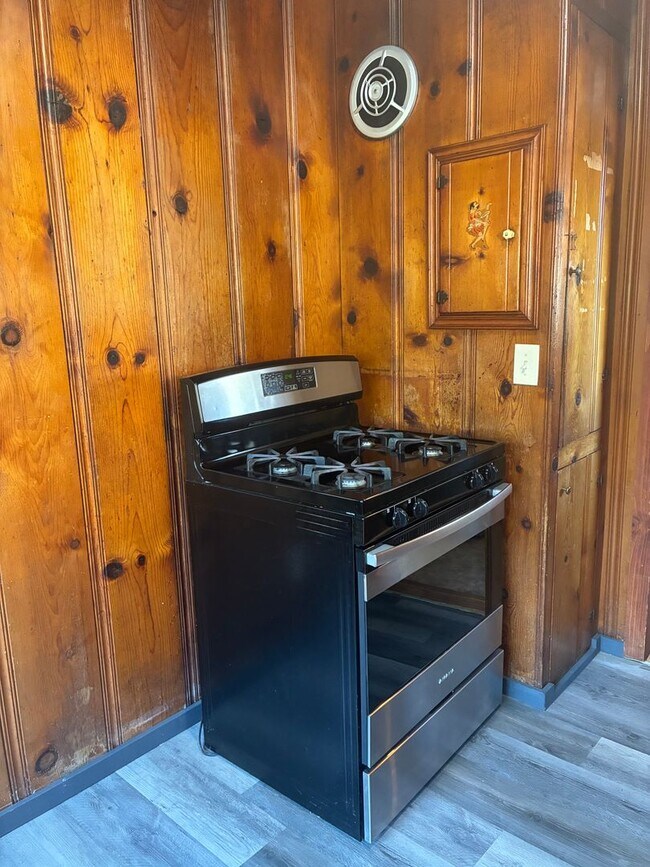 Building Photo - Charming Midtown Cottage - 1 bedroom/1 bath