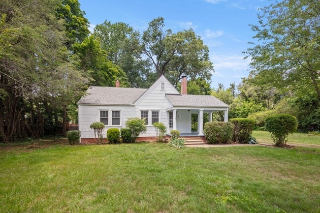 Building Photo - Darling 1930’s House in Grovemont