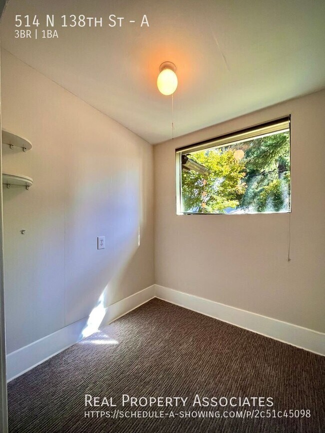 Building Photo - 514 N 138th St