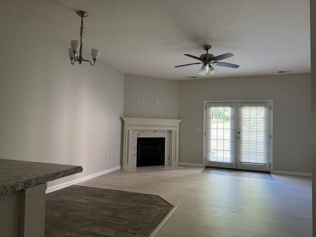 Primary Photo - 325 Falling Br Rd