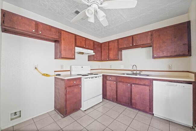 Building Photo - 9811 Mill Shadow Dr