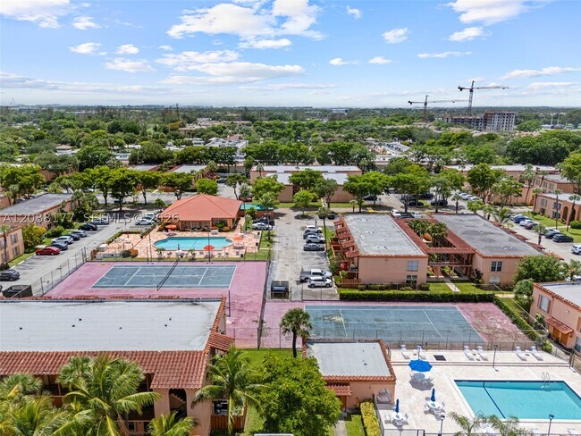 Building Photo - 7170 Fairway Dr