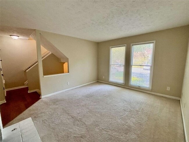 Building Photo - 666 Stratford Green