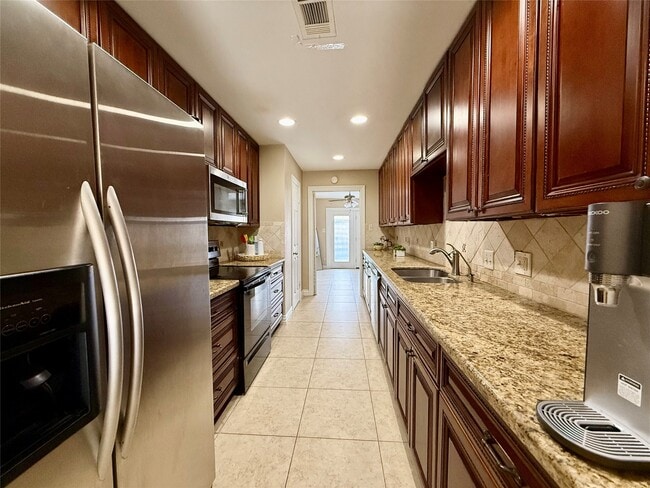 Building Photo - 13132 Trail Hollow Dr