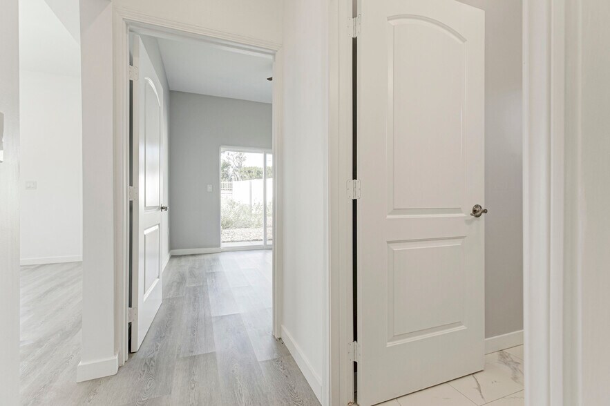 Building Photo - 10499 Yolanda Ave