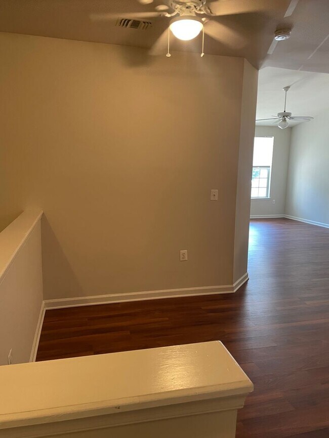 Building Photo - One Bedroom Apartment available now for $1600!