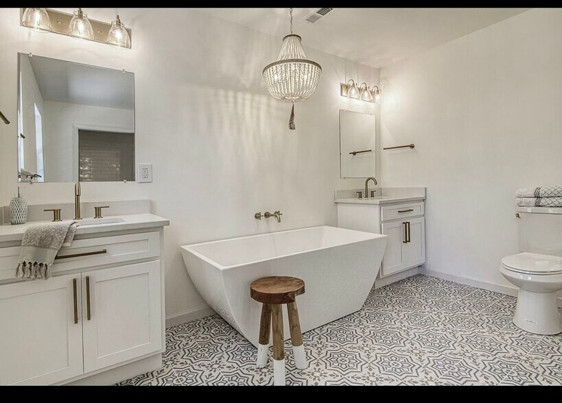 Building Photo - 4350 Waterview Cir