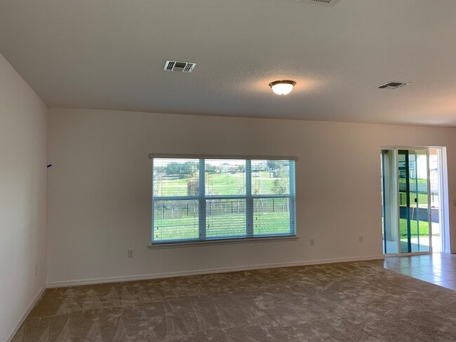 Building Photo - Spacious 4 Bedroom House - Oakland Trails