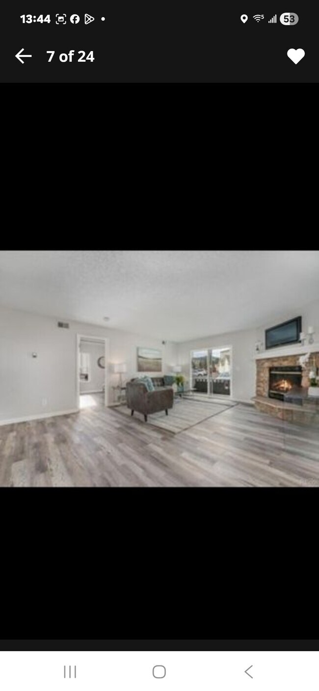 Building Photo - 12093 W Cross Dr