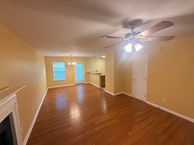 Building Photo - Beautiful private home!!