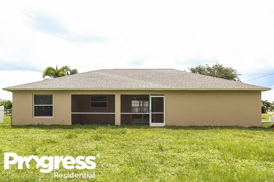 Building Photo - 3031 SW 15th Ave