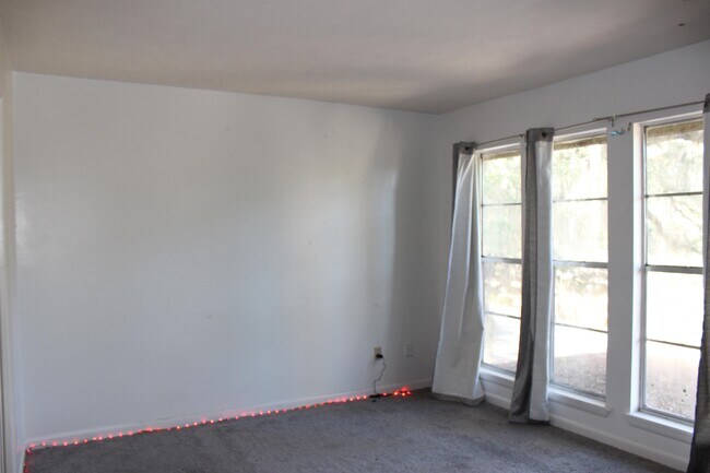 Building Photo - 409 Westwood Dr