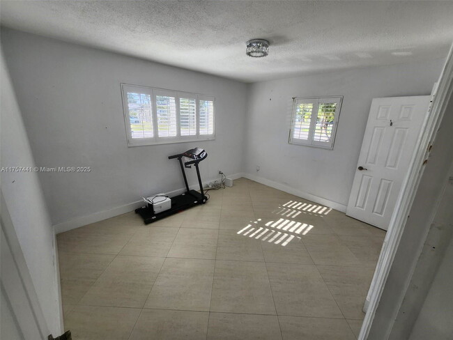 Building Photo - 4301 SW 85th Ave