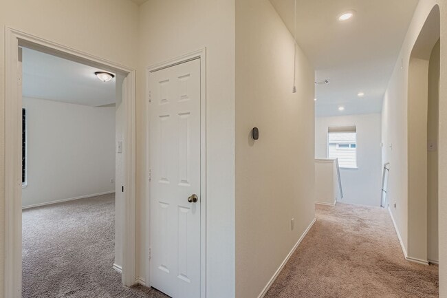 Building Photo - 716 Madalin Rue Ct