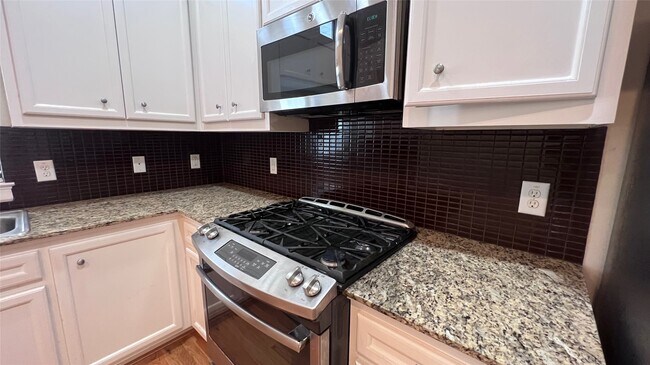 Building Photo - 2710 Hullsmith Dr