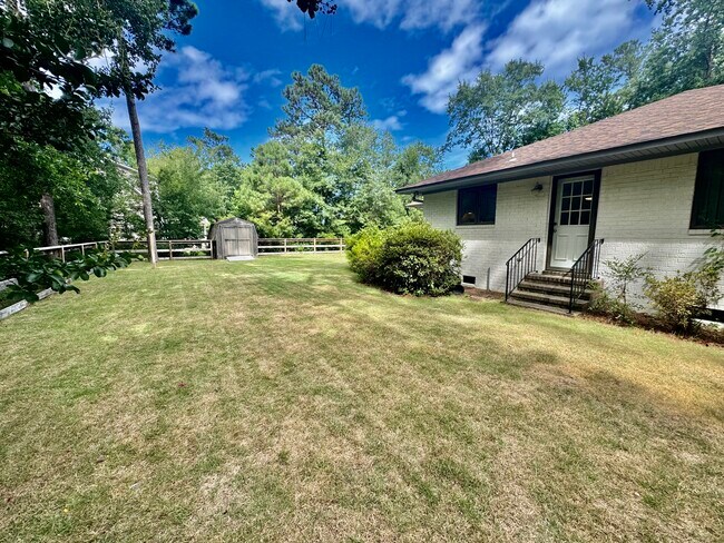 Building Photo - 303 Long Leaf Dr