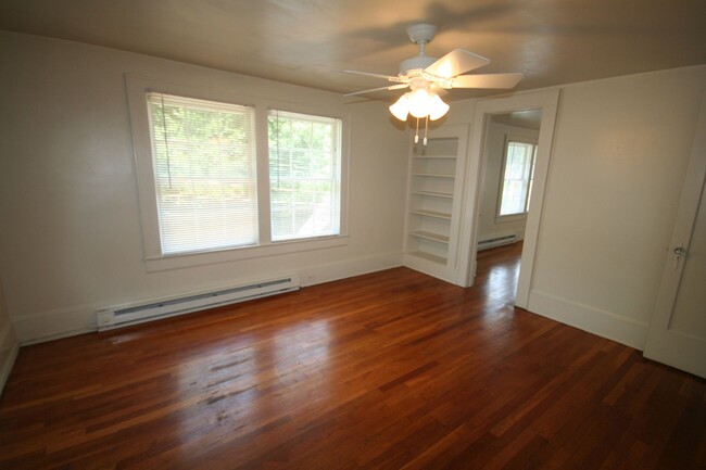 Building Photo - 1009 Golf St