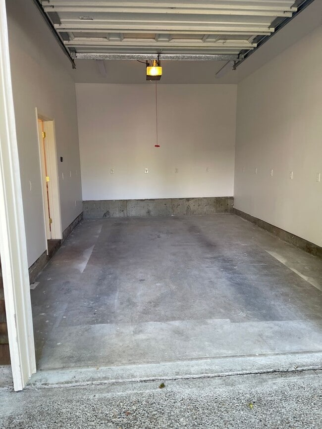 Building Photo - CHARMING MULTNOMAH VILLAGE CUSTOM HOME AVA...