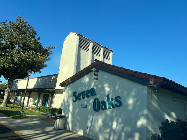 Building Photo - 55+ ONLY community gorgeous ranch style 2BR/2BA home with laundry, parking and community amenities