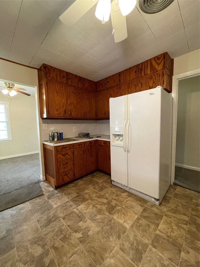 Building Photo - 140 Laurel St