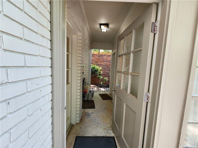 Building Photo - 943 Barton Woods Rd NE
