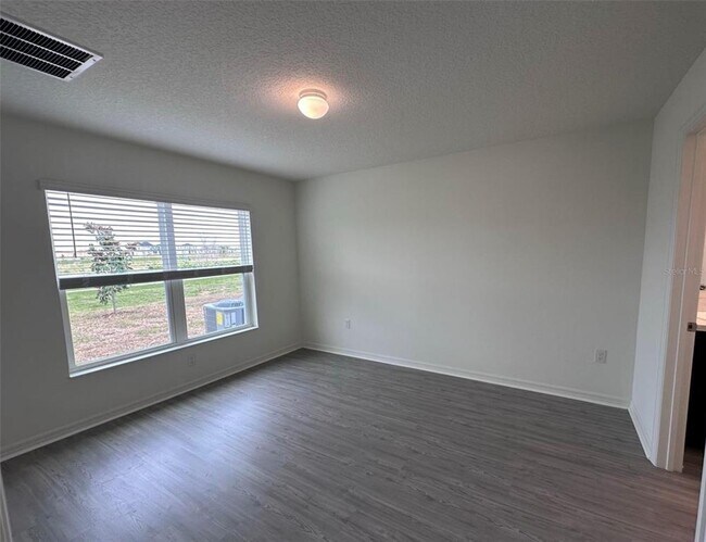 Building Photo - 9081 Oscraft Dr