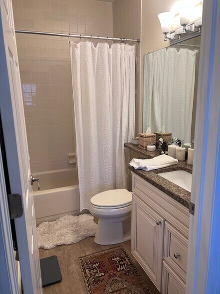 Building Photo - 345 Fillmore St