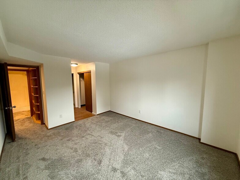 Building Photo - 121 Washington Ave S