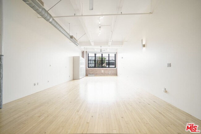 Building Photo - 1850 Industrial St