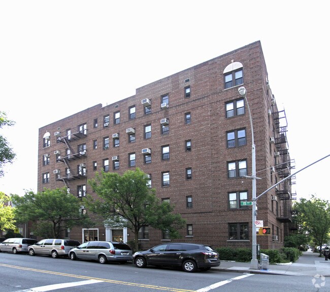 Building Photo - 4815-4823 15th Ave
