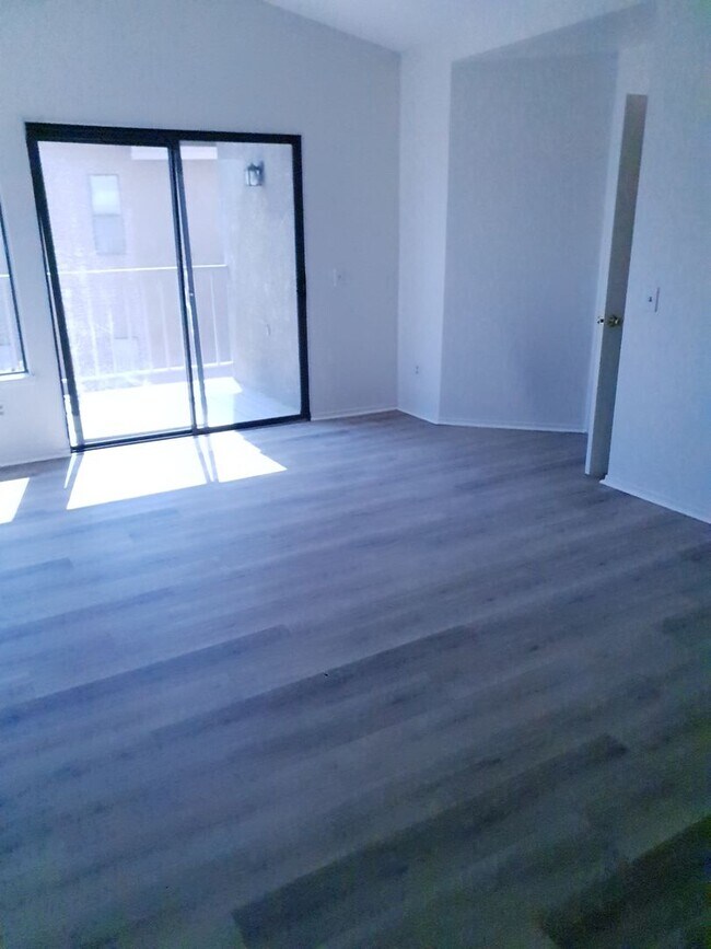 Building Photo - 10380 Crossing Green Cir