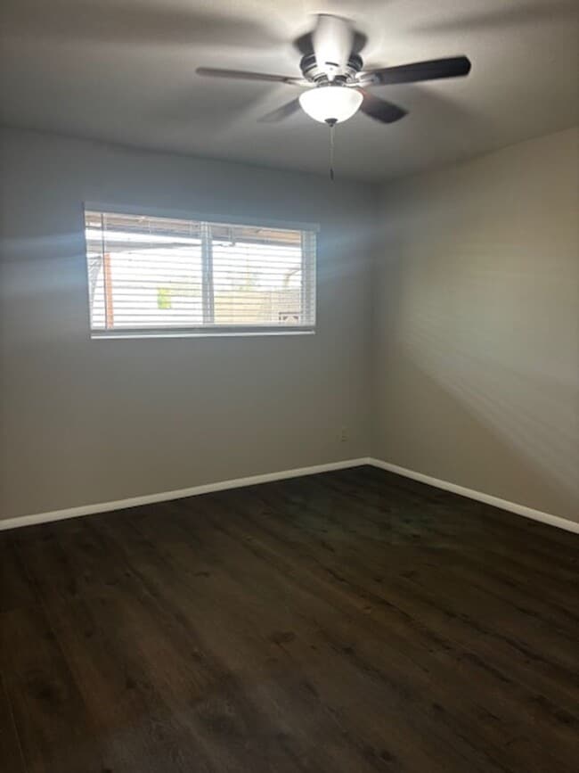 Building Photo - 4819 E Cambridge Ave